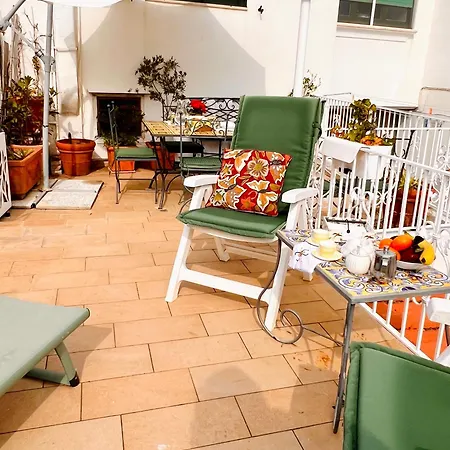 Pensión Casa Maddy Yellow